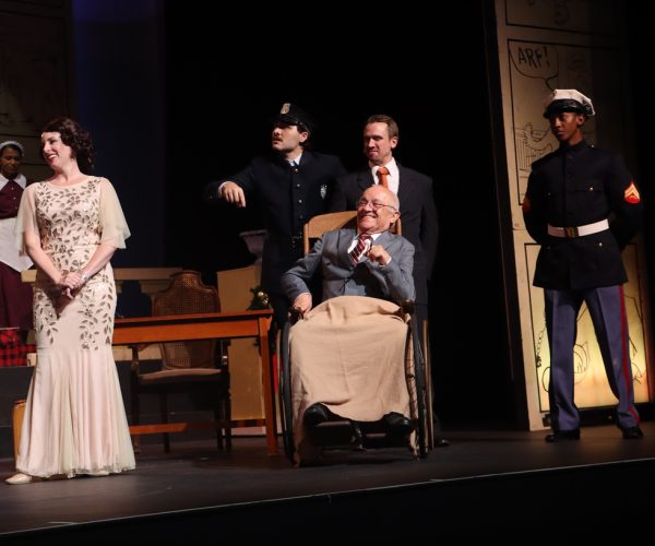 Christmas Day at Warbucks Pic 105469311-G CAST A2 (388)